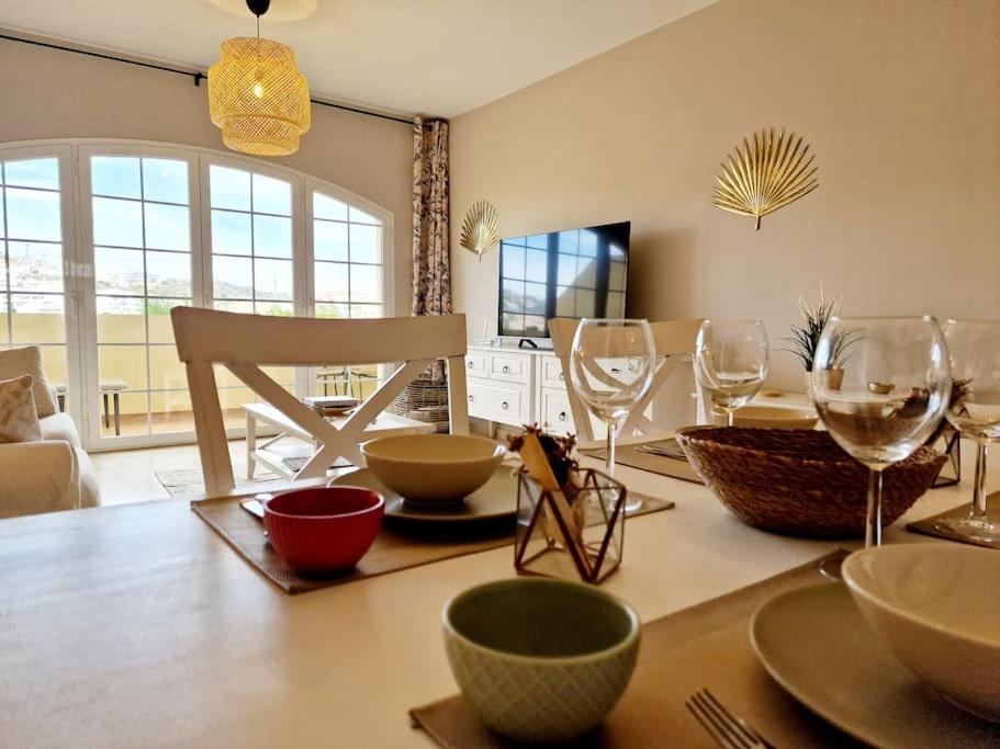 דירות Sitio de Calahonda Royal Golf View: 2Br, Pools & Ac מראה חיצוני תמונה