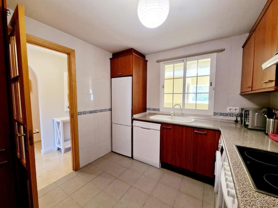 דירות Sitio de Calahonda Royal Golf View: 2Br, Pools & Ac מראה חיצוני תמונה