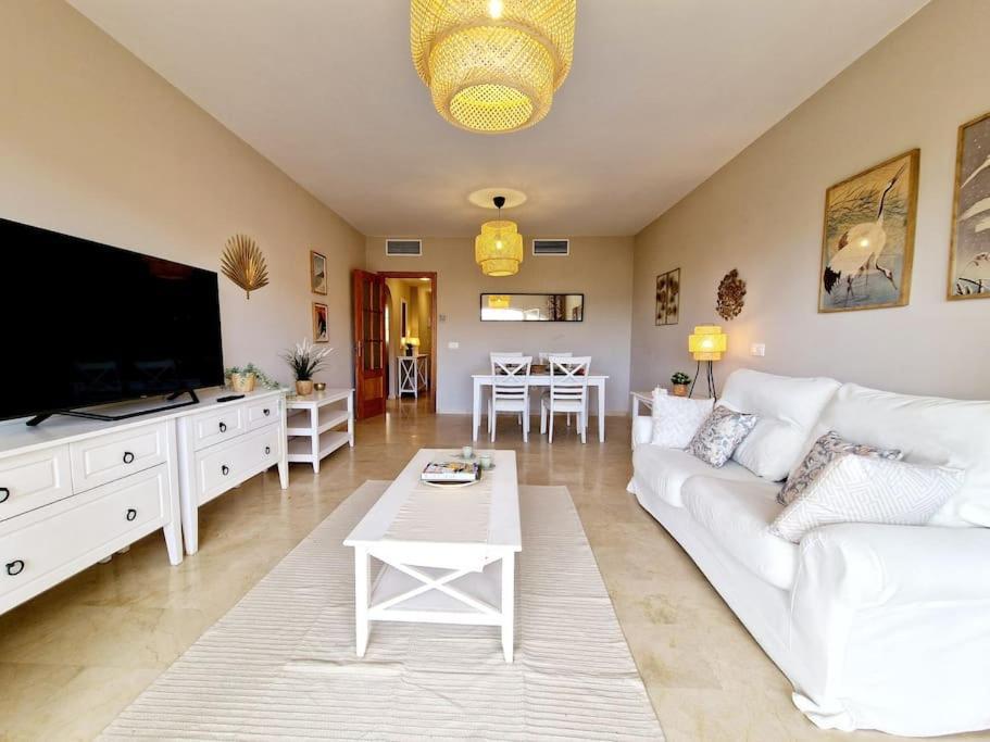 דירות Sitio de Calahonda Royal Golf View: 2Br, Pools & Ac מראה חיצוני תמונה