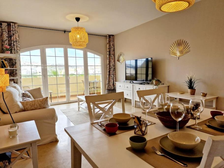 דירות Sitio de Calahonda Royal Golf View: 2Br, Pools & Ac מראה חיצוני תמונה